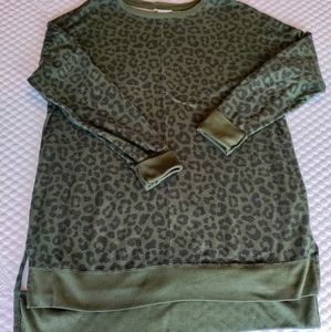 Time & Tru leopard green print tunic shirt size medium